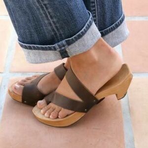 Cydwok | Leather Thong Wooden Sandals